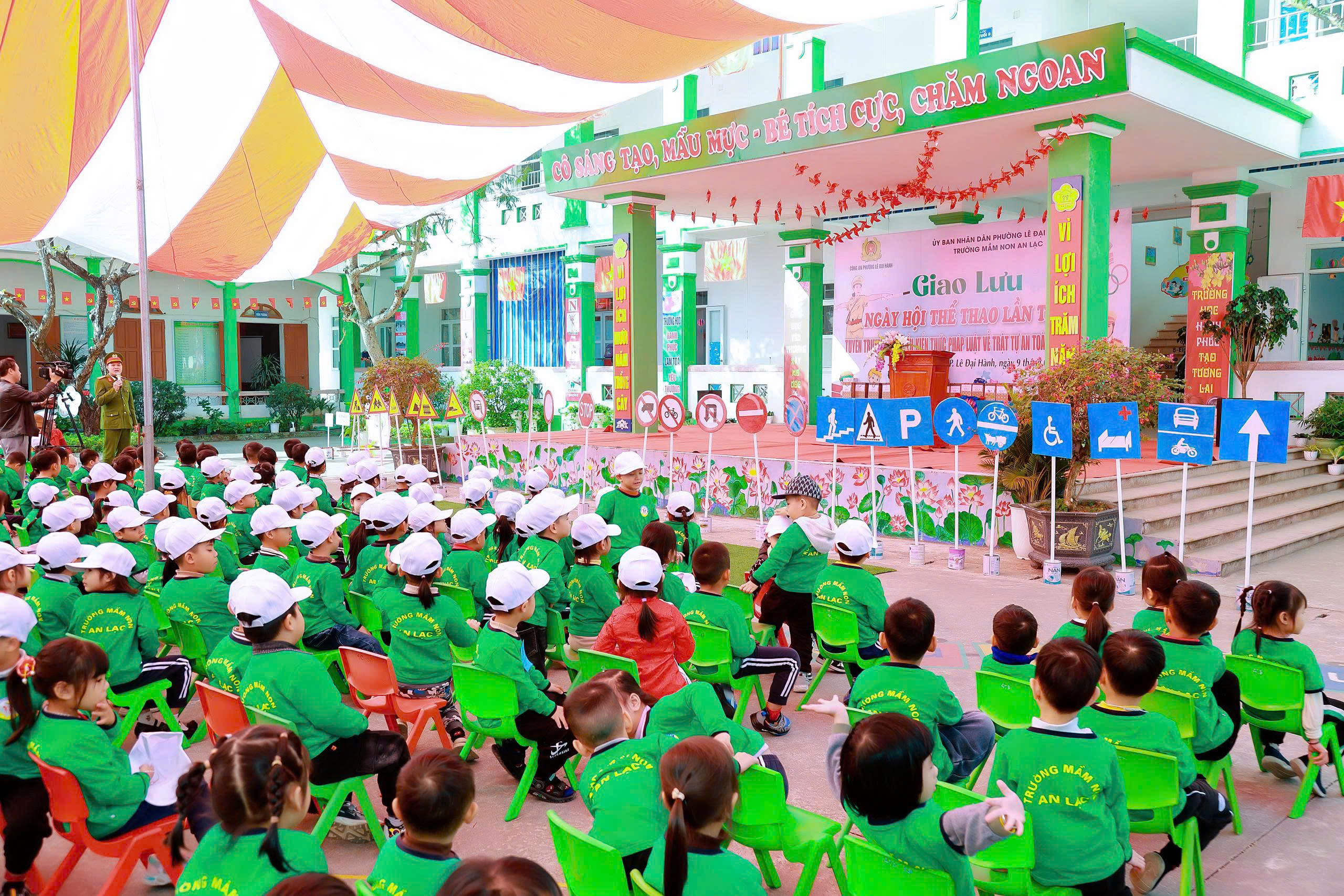 Công an phường Lê Đại Hành tuyên truyền pháp luật về an toàn giao thông tại Trường mầm non An Lạc